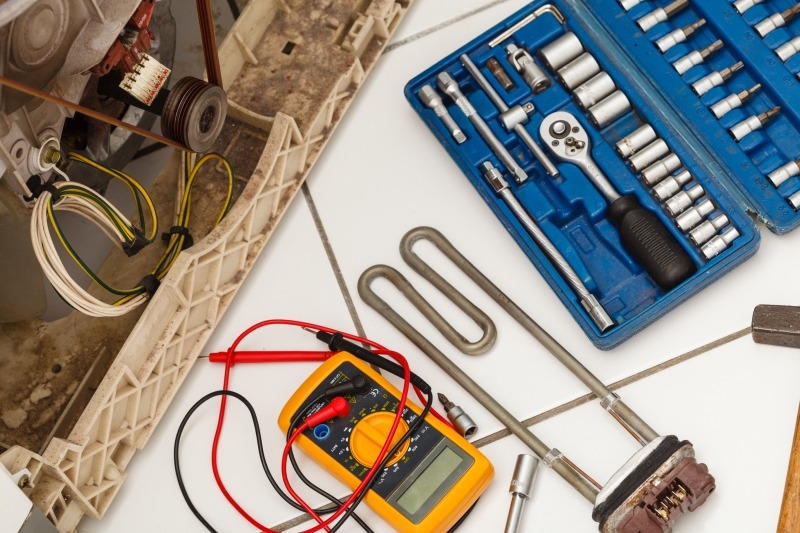 Engineer repairing a washing machine in Dartford