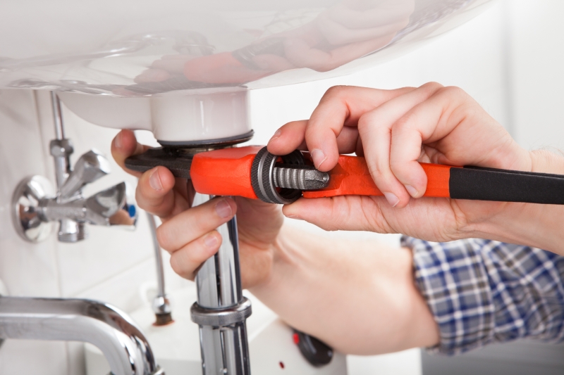 Emergency plumber attending a job in Dartford